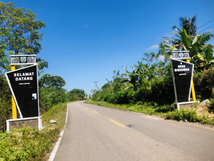 Album : Tugu Desa Bisesmus